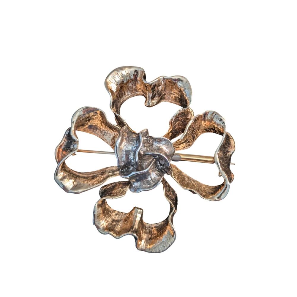 Designer Signed Oscar de la Renta Vintage Two Toned Ribbon Flower Brooch - Picture 2 of 4
